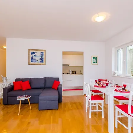 Appartement Grand - Three Bedroom With Terrace And Partial Sea View