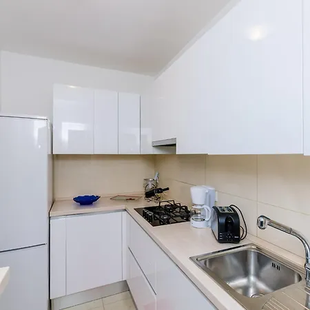 Appartement Grand - Three Bedroom With Terrace And Partial Sea View *
